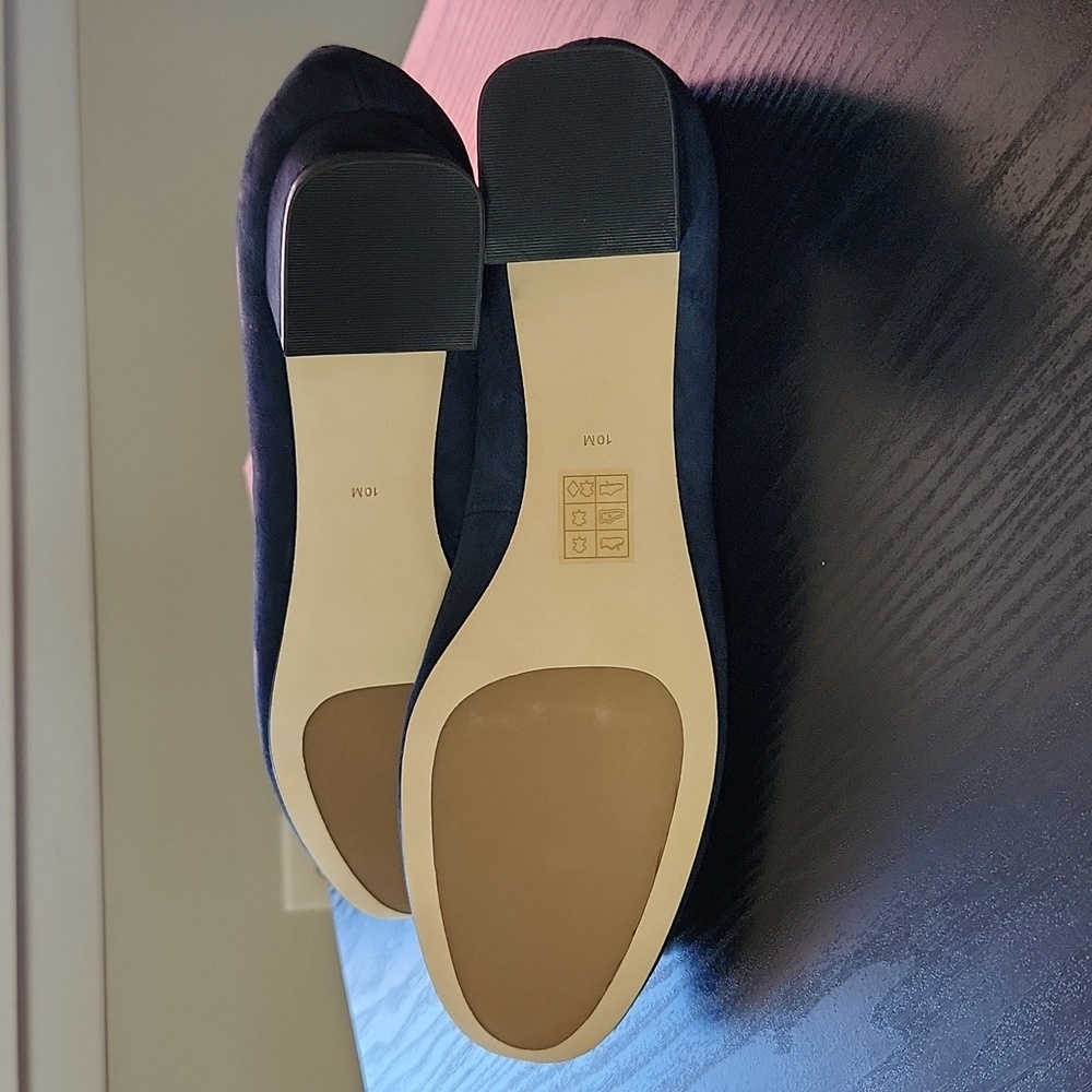 Tory Burch Navy Blue Suede Flats with Gold Logo - Picture 12 of 12